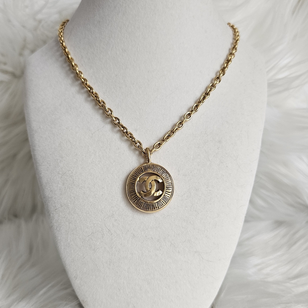 ⚜️ Chanel Sunburst Necklace ⚜️
